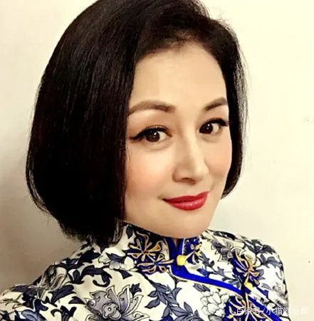 于月仙车祸去世,四人同乘一辆车,唯独她当场去世,谁来承担这起事故责任?
