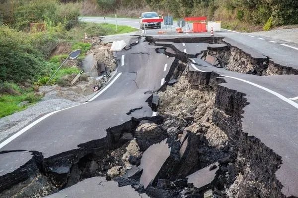 美国阿拉斯加州以南海域发生81级地震