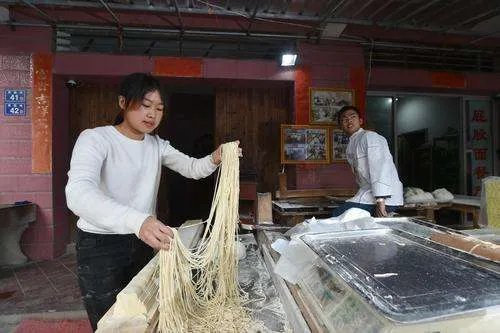 95后女大学生返乡卖面条月收超6万,她是如何做到的?