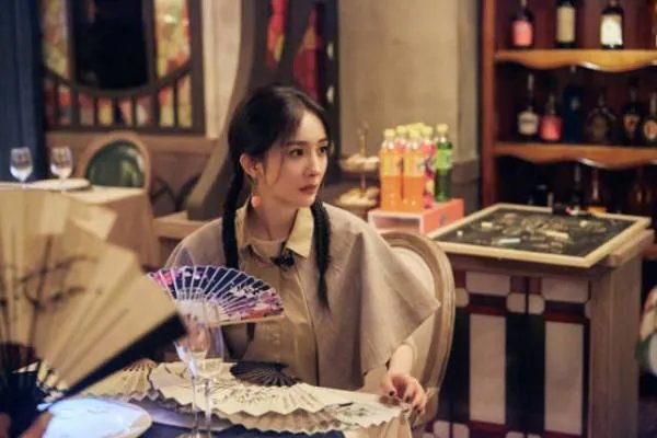 《密室大逃脱》节目组就杨幂受伤一事致歉,此事给予了其他综艺哪些警示?