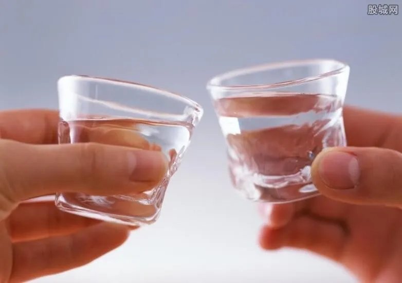 中国最贵的10瓶白酒 最高价格达1070万元/瓶