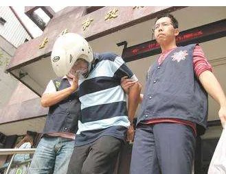 持刀挟持女友弟弟是什么原因造成的？