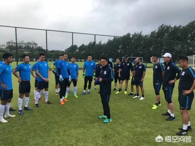 外租半年之后荣昊回归恒大,如今又随申花训练可能再次出租,你是怎么样看的?