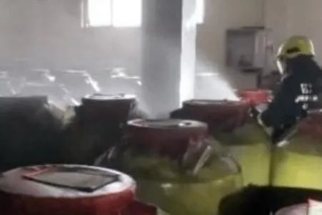 地震致泸州陈年窖200余吨白酒泄漏,酒厂是如何防地震的?