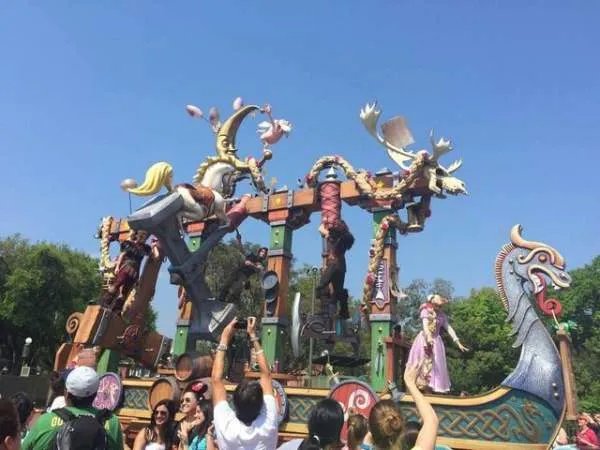美国本土最大的迪士尼乐园在什么地方？门票多少钱？