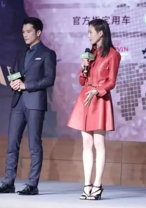 邱泽张钧甯同框互动,看来两人做不成恋人还是朋友