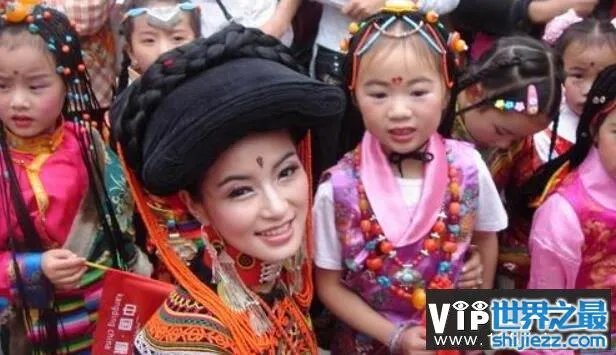 彝族第一美女:玛嘿阿依,选美大赛上惊艳众人(多图)