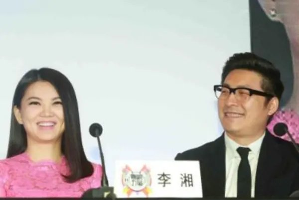 李湘王岳伦千万豪宅曝光!上下三层似宫殿一般,她家为何这么有钱?