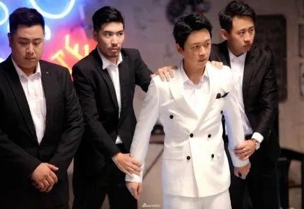 潘粤明与丁宁聚餐，这两个人私下里关系怎样？