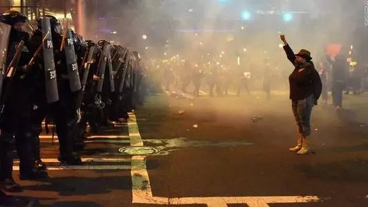 美国已有424家公司申请破产,迎来十年来最大破产,谁的锅?