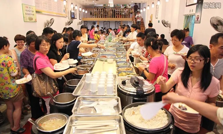 学生合伙开快餐店月入五万 开一家快餐店的成本多少