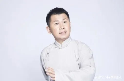 何云伟天桥商演失利，郭德纲深夜发文感慨，昔日德云一哥为何如此凄凉？