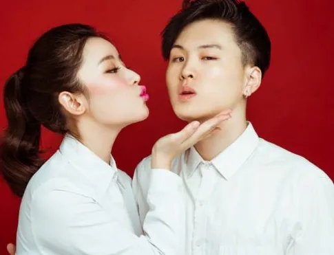 中国好声音张伟是第几期的 张伟老婆照片资料