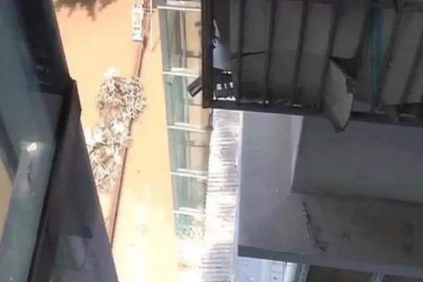 老夫妻被困家中邻居竹竿递送三餐,此事具体是什么情况?