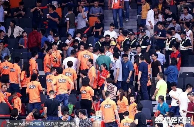 辽粤之战G4,广东主场出现球迷冲突互殴,你怎么看球迷的行为?