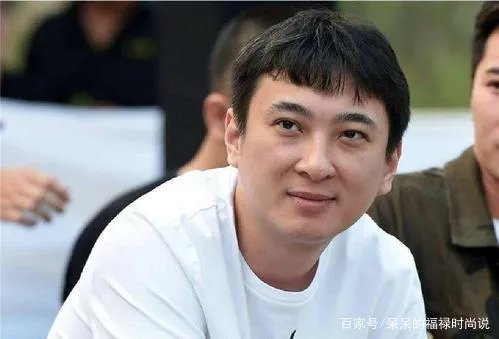 王思聪春节在三亚吃大鹅,还跟老板豪爽碰杯,你怎么看?