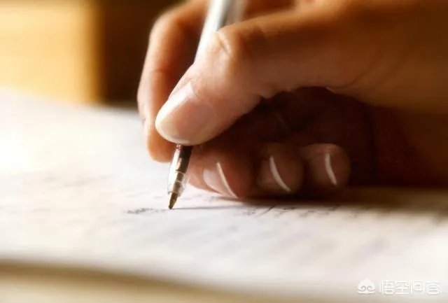下联:人生难得一光年,如何对上联?
