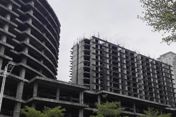 富豪花七百亿大手笔建第一高楼却变烂尾楼,对此你怎么看?