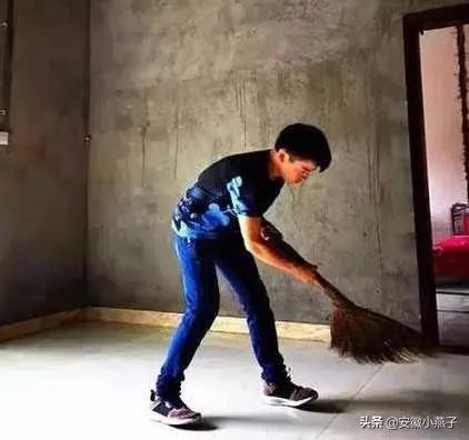 九江小伙因捡垃圾意外成“网红”,天寒地冻天天坚持, 你怎么看?