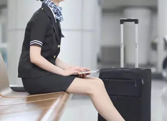 上海空姐骗走亲友900万,她是怎么做的?