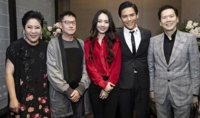 向佐求婚郭碧婷怎么回事：揭2人认识过程及各自背景