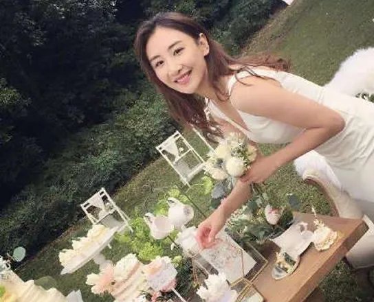 何雯娜宣布产女：何雯娜个人资料简介