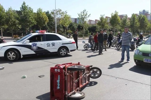 一个酒驾和一个无照驾驶的人发生交通事故是谁的责任?