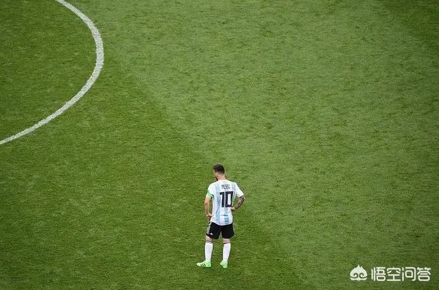 世界杯上梅西、c罗回家了,是不是意味着“双骄”时代结束了?