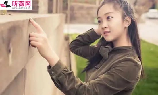 林妙可胸部发育那么好年龄多大？林妙可被疑隆胸近照曝光
