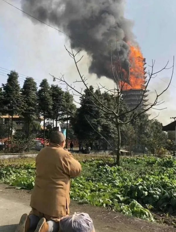 四川亚洲第一高木塔起火情形如何？