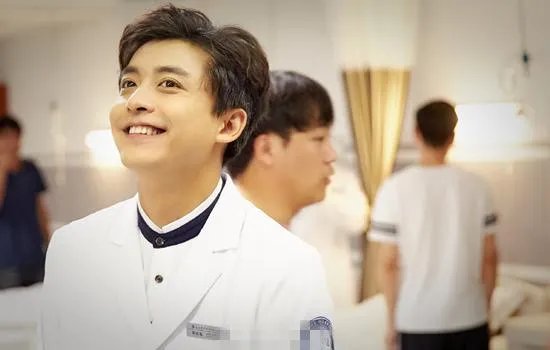 李佳航升级当爸,李佳航最近发展怎么样?