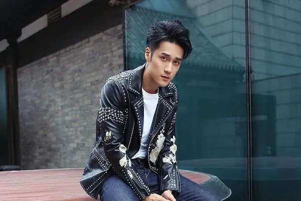 蒋劲夫被曝又家暴,他为何将向前女友道歉的微博删掉?