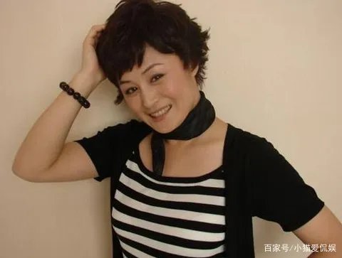 于月仙车祸去世,四人同乘一辆车,唯独她当场去世,谁来承担这起事故责任?