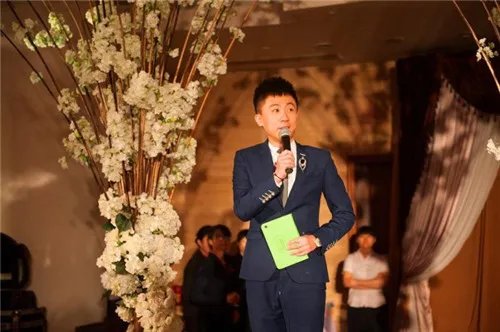 杭州婚礼司仪选择几个合适 可以请相声演员吗
