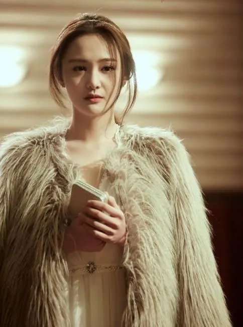 你们觉得郑爽整容前漂亮还是整容后漂亮?