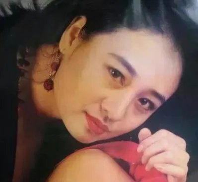 和周迅共同爱上贾宏声的伍宇娟,事业巅峰欠下巨债,如今咋样了?
