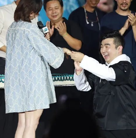 何雯娜宣布产女：何雯娜个人资料简介