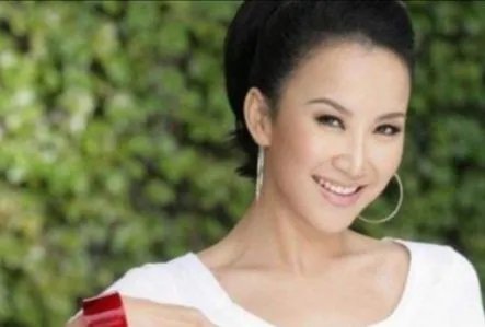 李玟发文疑似否认离婚,是因为孩子的原因吗?