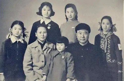 傅冬菊是怎样为北平和平解放做贡献的呢？