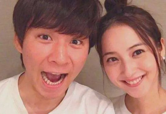 佐佐木希老公出轨家暴,此前是如何营造的好丈夫人设?