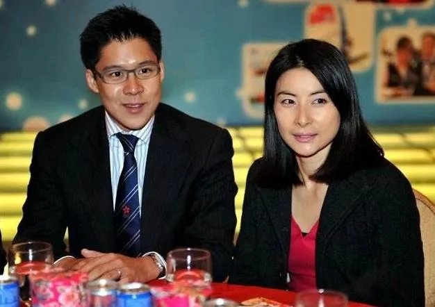 霍家为什么选择郭晶晶?郭晶晶霍启刚的相识相爱过程