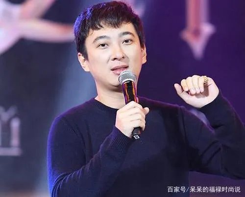 王思聪春节在三亚吃大鹅,还跟老板豪爽碰杯,你怎么看?