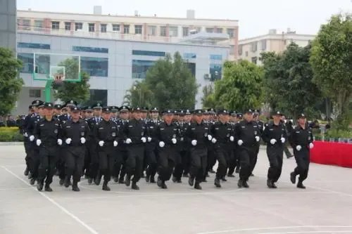 咸阳一女刑警外出锻炼竟被抢劫,追赶数公里累瘫嫌犯,她的身体素质有多好?