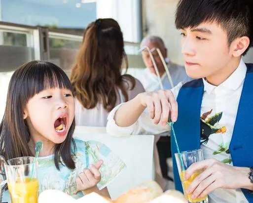 非常完美吴大伟遭拒绝 微博晒与妹妹合照获中国好哥哥称号