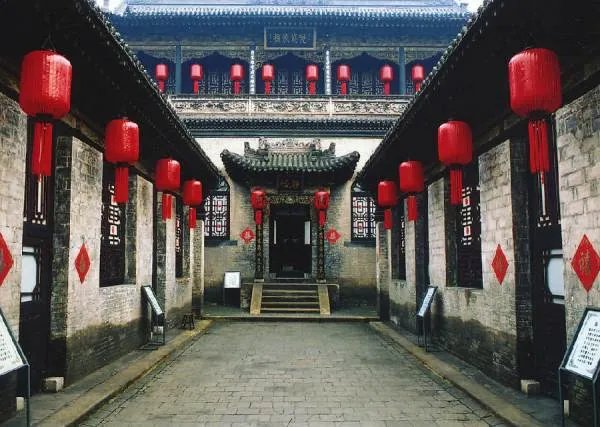 乔家大院被撤5A景区,网友称一手好牌被打烂了,你怎么看呢?