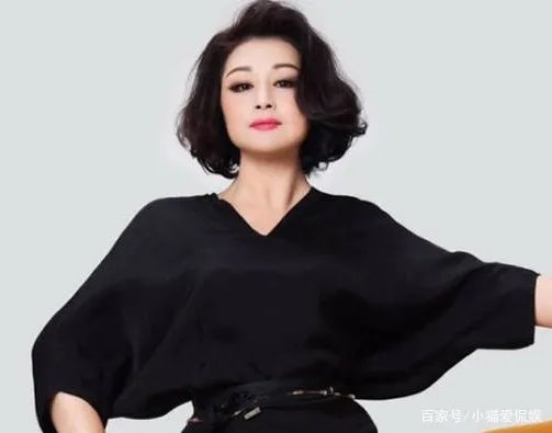 于月仙车祸去世,四人同乘一辆车,唯独她当场去世,谁来承担这起事故责任?