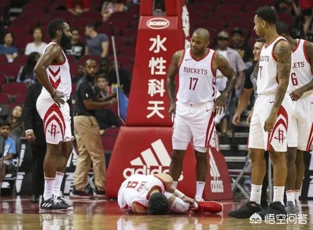 火箭大胜上海，哈登出场时间再次超过30分钟，球迷称哈登这不是打季前赛，你怎么看？