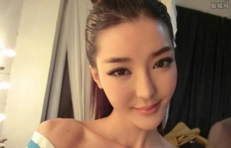 李颖芝整容失败成蛇精脸 李颖芝的脸现在好了吗?