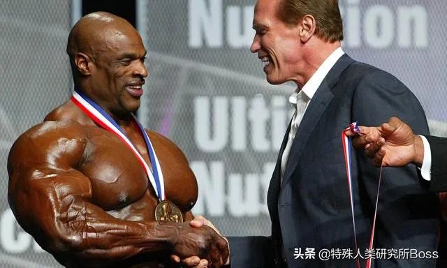 健美皇帝罗尼库尔曼最近又动手术了,难道竞技健美非得牺牲身体健康为代价嘛?