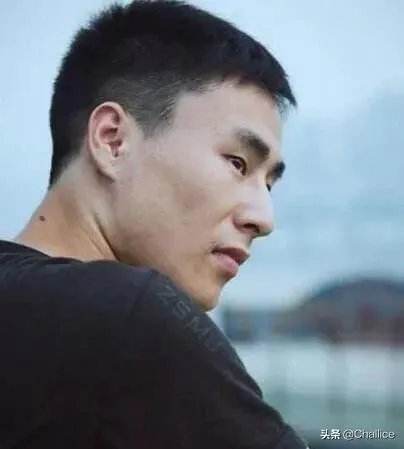 Dota2的zsmj和雕哥都是天梯前300的选手,为何打起比赛还是被弹幕大神说很菜?